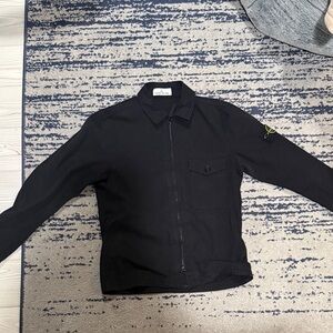 LIKE NEW Stone Island Black Lightweight Jacket (Authentic, you can check on tag)